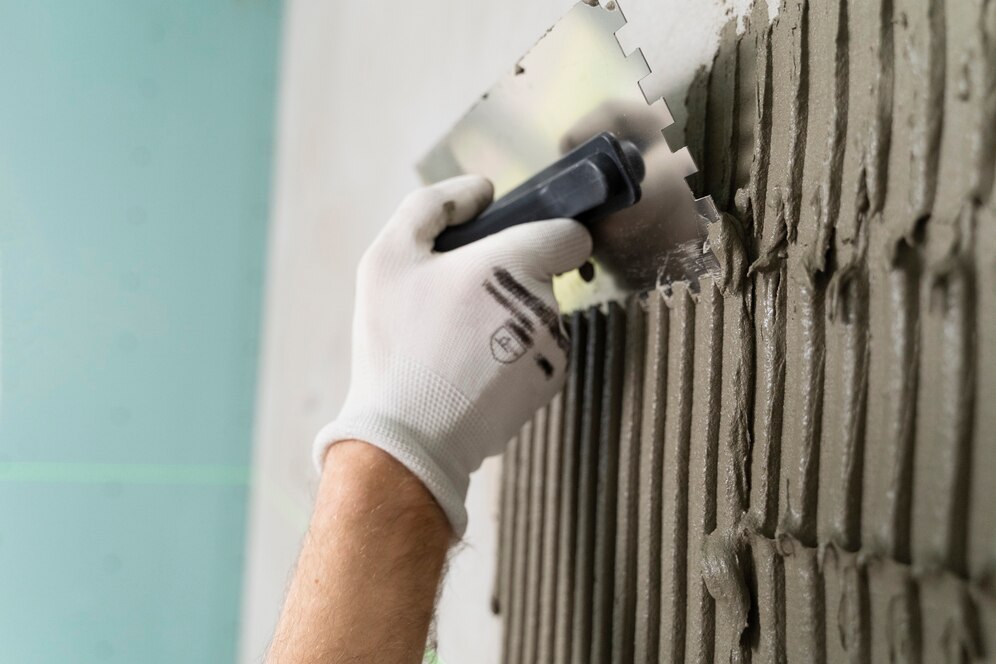 tiler trabajando renovacion apartamento 23 2149278612